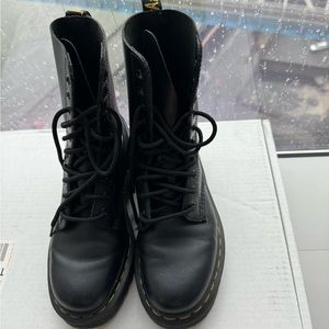 COPY - Dr martens Classic boots in black slightly used